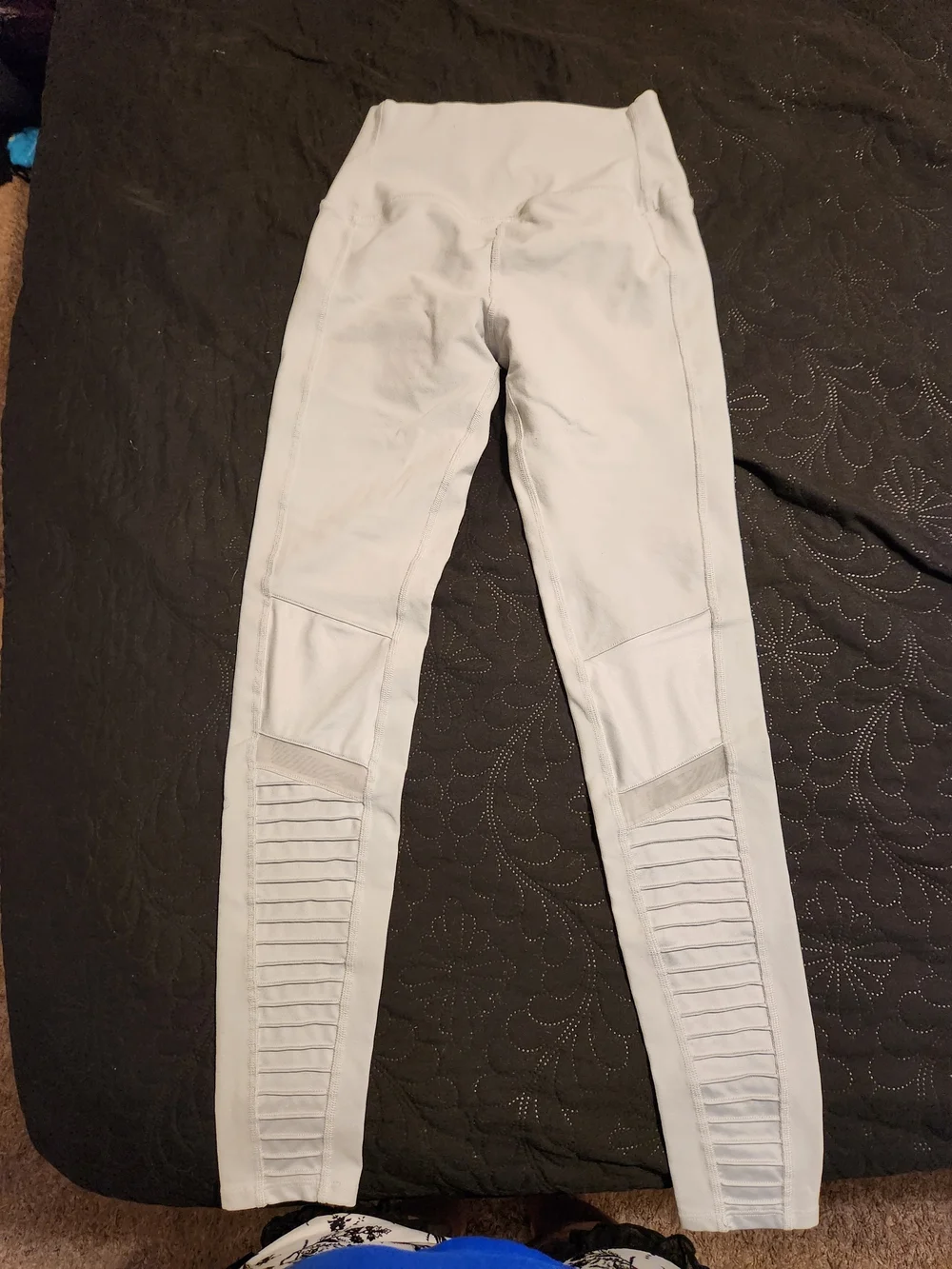 ALO Yoga Light Gray Moto Ribbed Jeggings